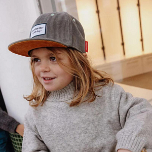 Бейсболка вельветовая Hello Hossy "Flat Brim Sweet Berry", лунная пыль